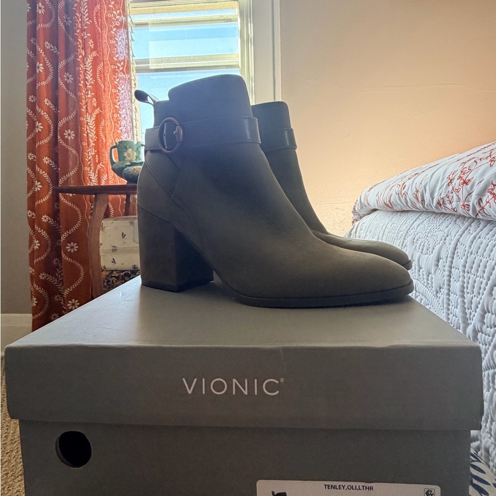 Vionic Women's Olive Ankle Booties